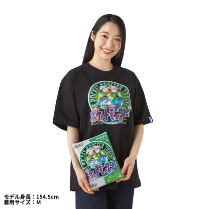 Pokémon  - 30th Anniversary Package Design - T-Shirt in Pouch Pokémon  Green