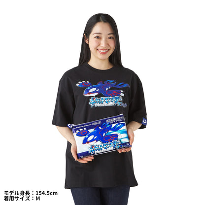 Pokémon  - 30th Anniversary Package Design - T-Shirt in Pouch Pokémon  Sapphire