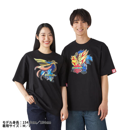 Pokémon  - 30th Anniversary Package Design - T-Shirt in Pouch Pokémon  Shield
