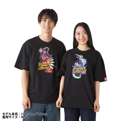 Pokémon  - 30th Anniversary Package Design - T-Shirt in Pouch Pokémon  Violet