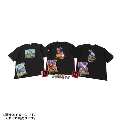 Pokémon  - 30th Anniversary Package Design - T-Shirt in Pouch Pokémon  Violet