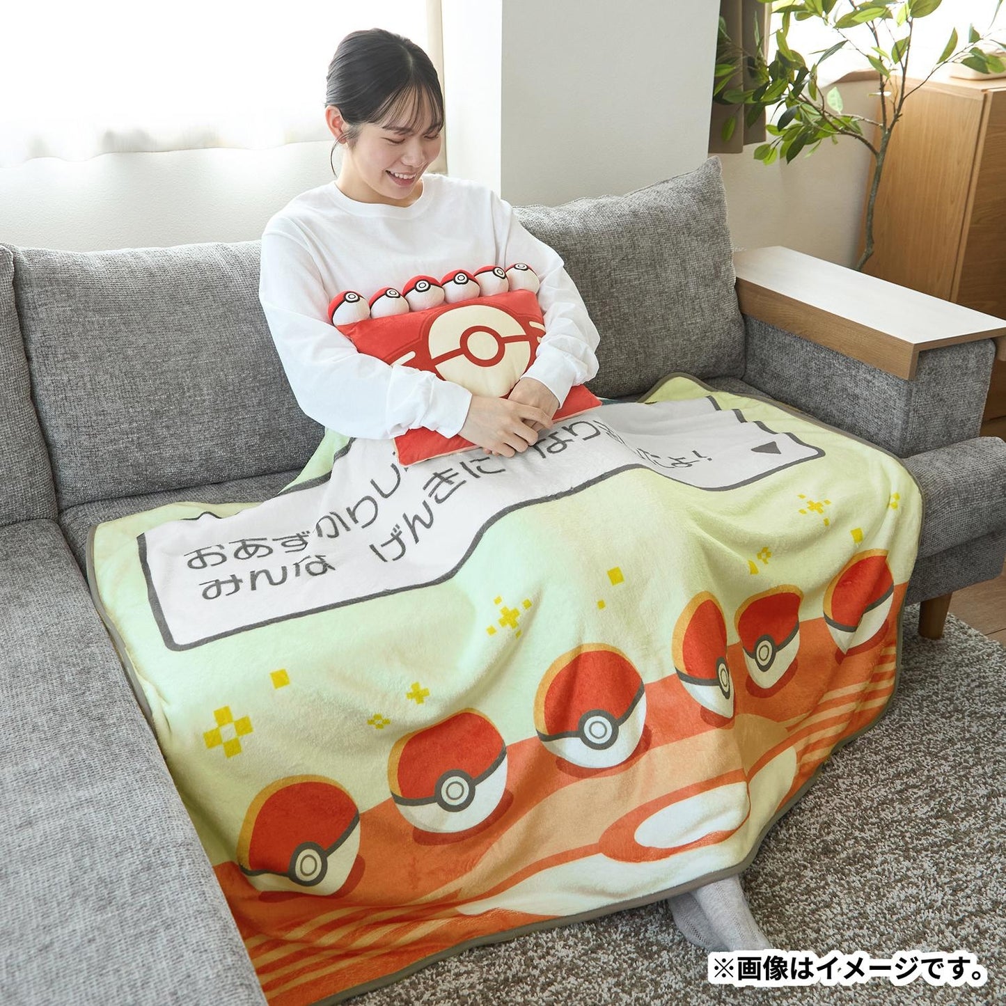 Pokémon - Your Pokémon Are Fully Healed! Nap Set Blanket and Poke Ball Pillow Set