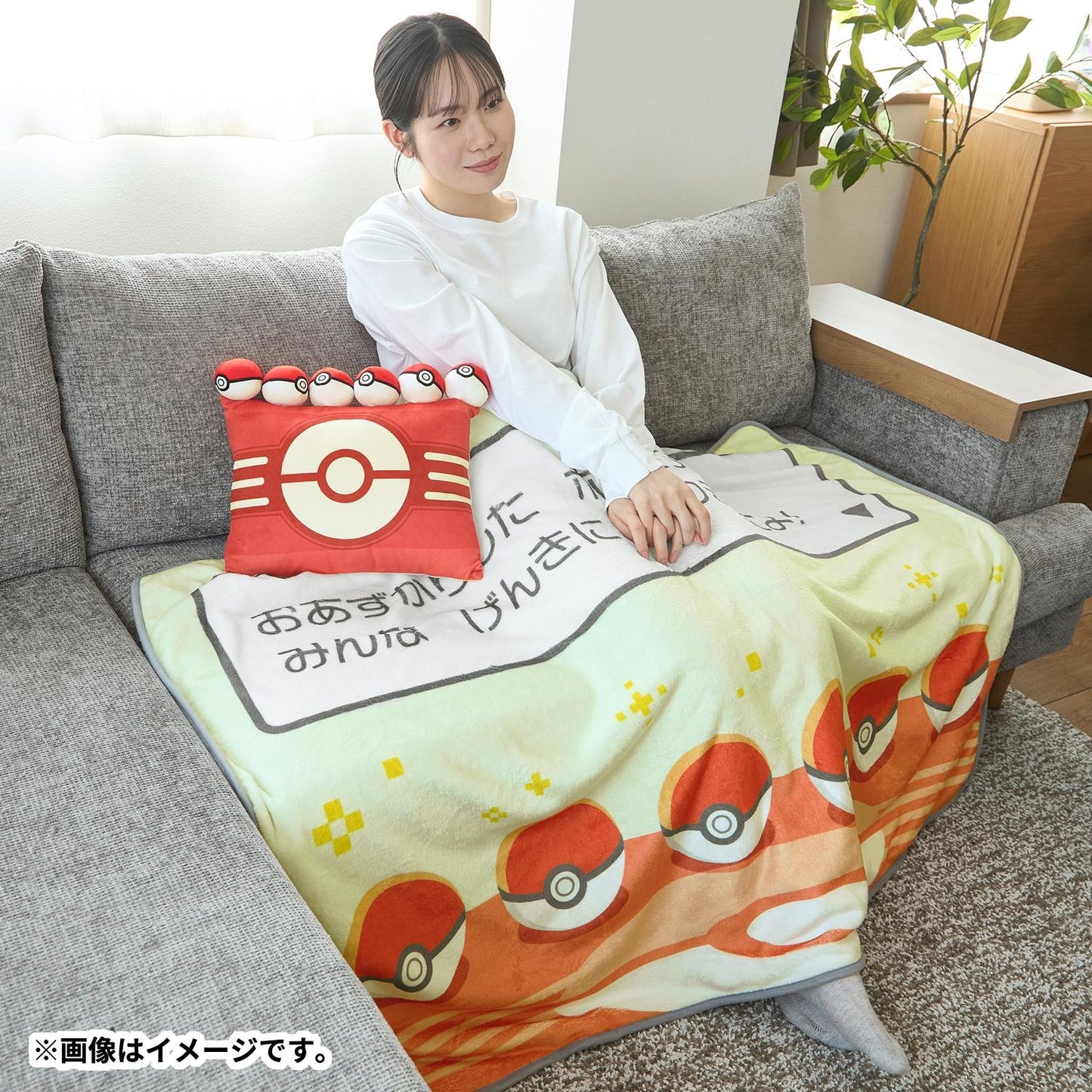 Pokémon - Your Pokémon Are Fully Healed! Nap Set Blanket and Poke Ball Pillow Set