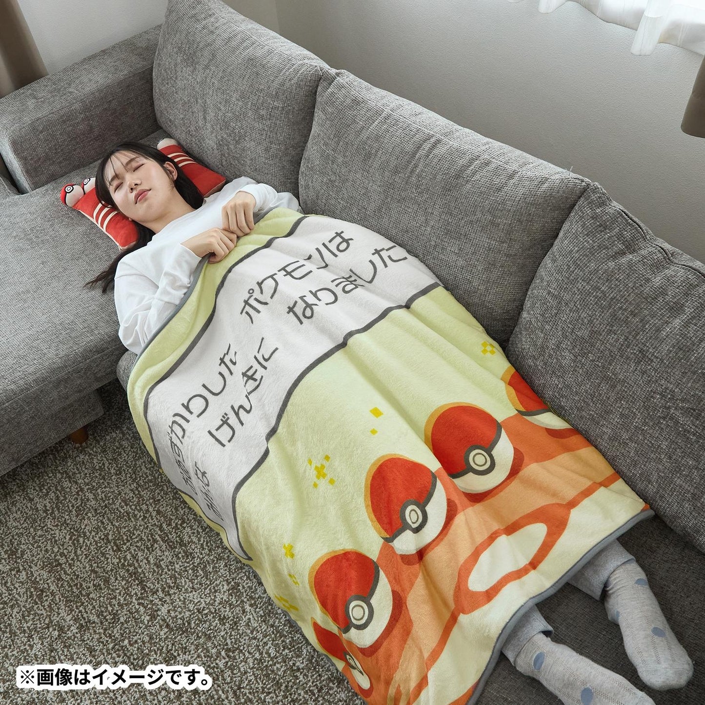 Pokémon - Your Pokémon Are Fully Healed! Nap Set Blanket and Poke Ball Pillow Set